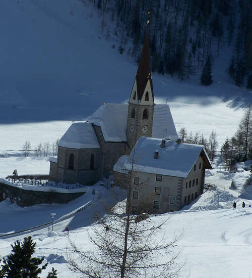 Die Kirche in Rein in Taufers im Winter