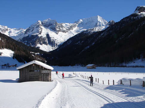 Cross-country skiing at Riva di Tures.